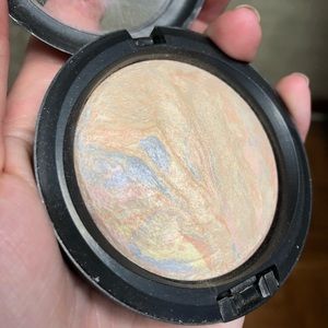 MAC POWDER-lightscapade (lightly used)